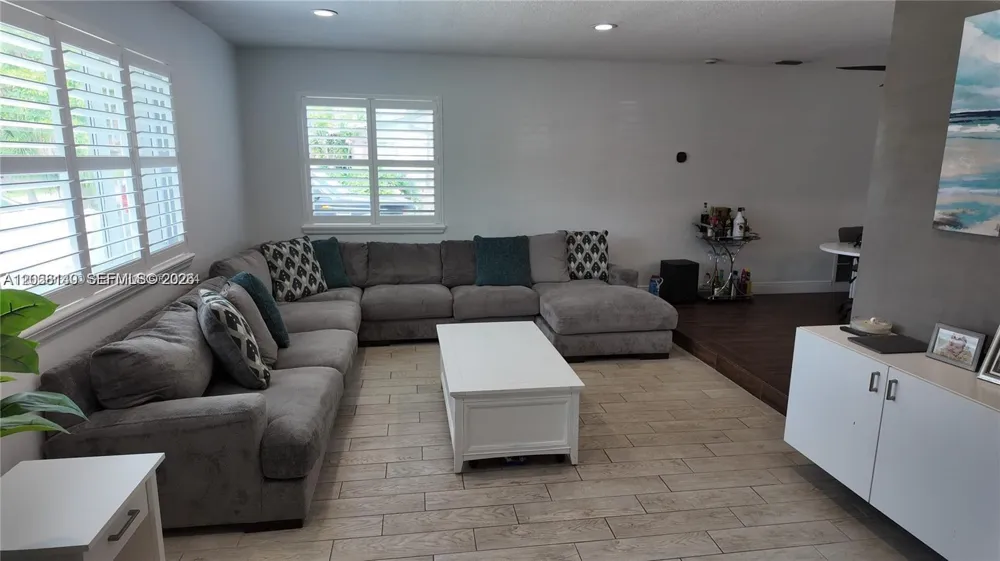 4081 Lake Dr Coconut Creek, FL 33066
