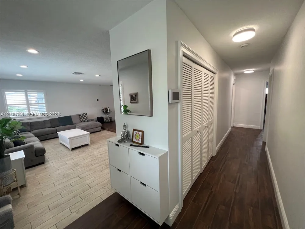 4081 Lake Dr Coconut Creek, FL 33066