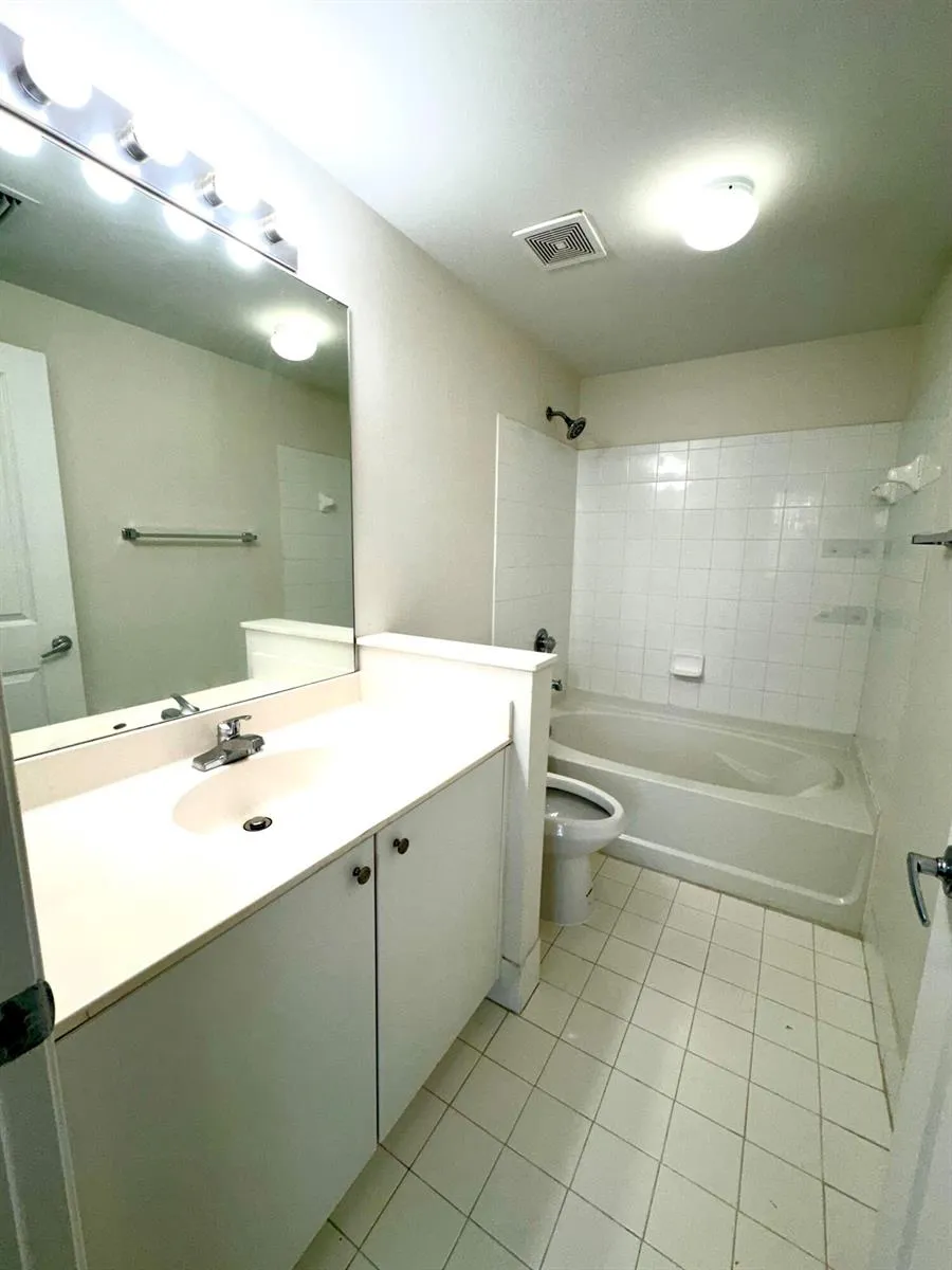 5840 W SAMPLE ROAD #303 Coral Springs, FL 33067