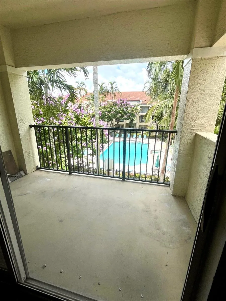 5840 W SAMPLE ROAD #303 Coral Springs, FL 33067