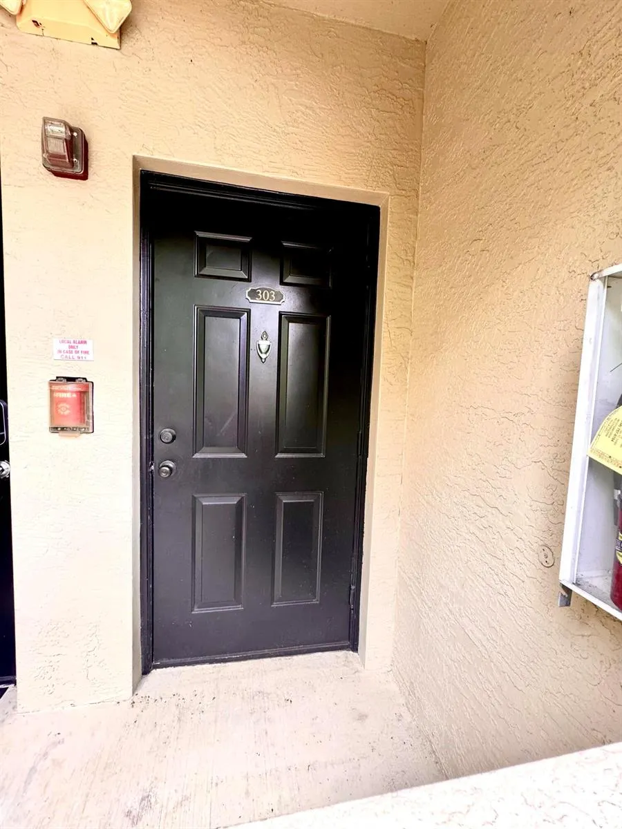 5840 W SAMPLE ROAD #303 Coral Springs, FL 33067