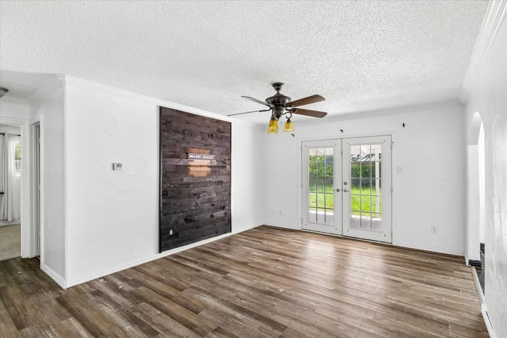 716 Heathcliff Drive Everman, TX 76140