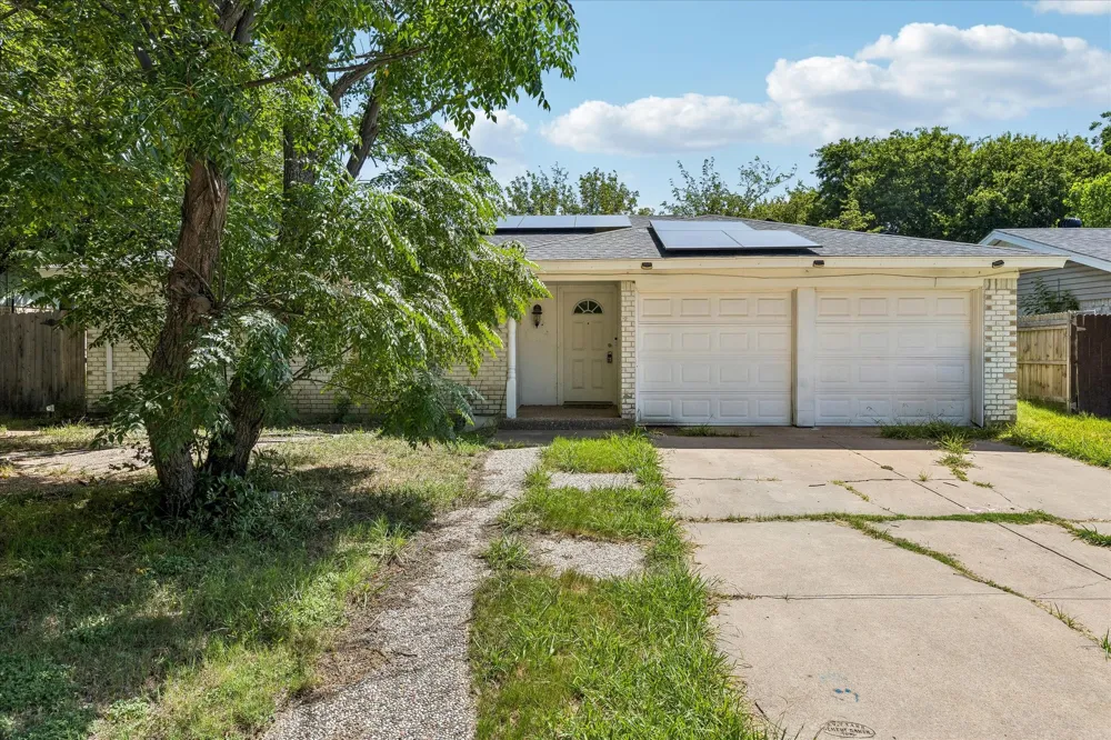716 Heathcliff Drive Everman, TX 76140