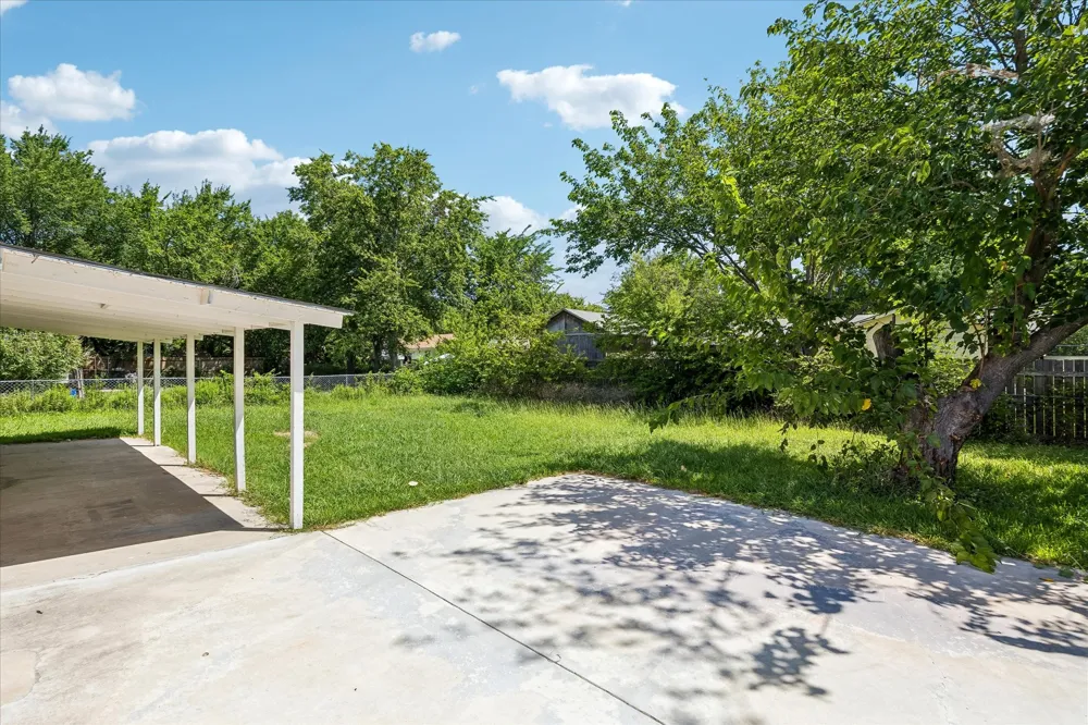 716 Heathcliff Drive Everman, TX 76140