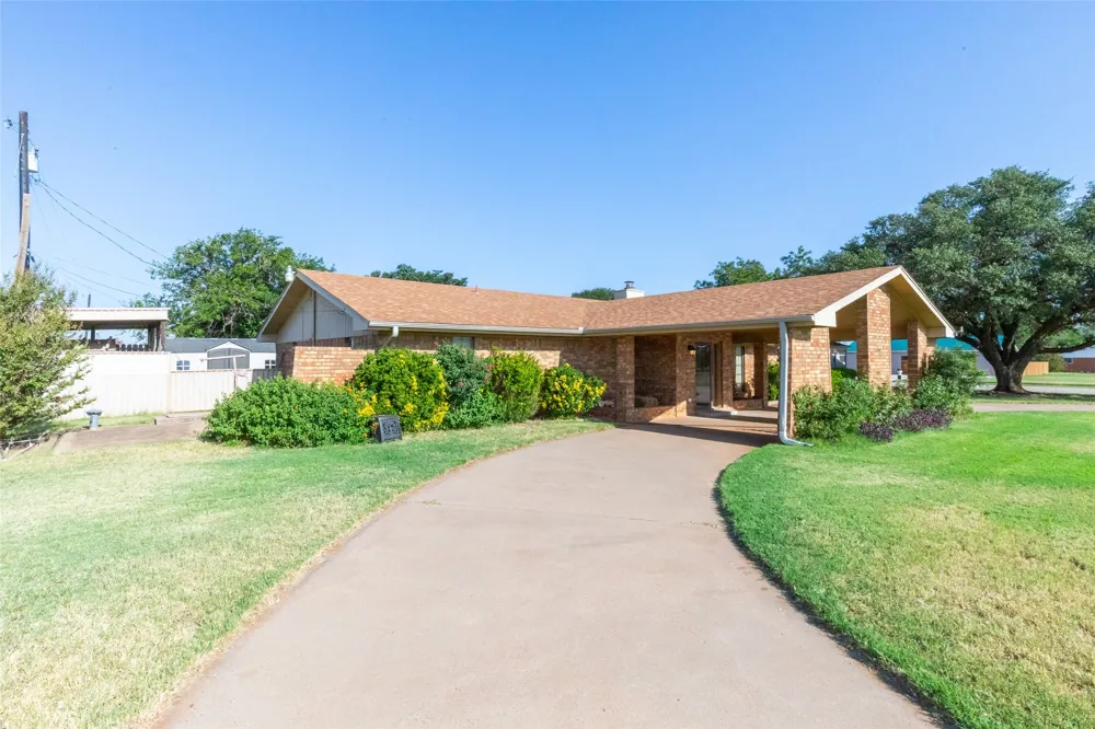 800 S Avenue F Knox City, TX 79529