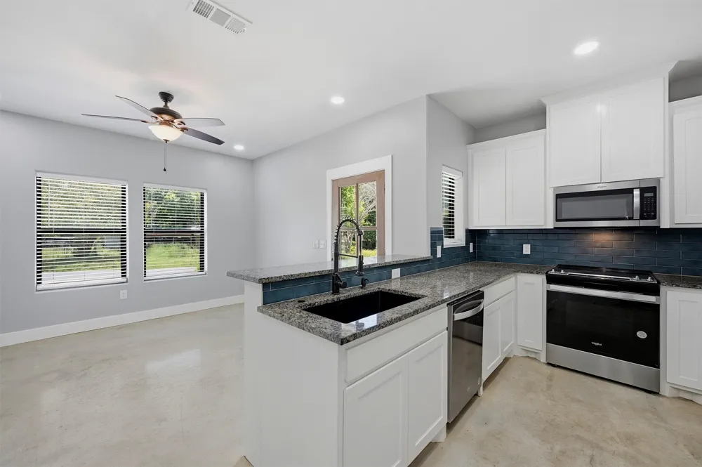 1315 S 5th Avenue Denison, TX 75021