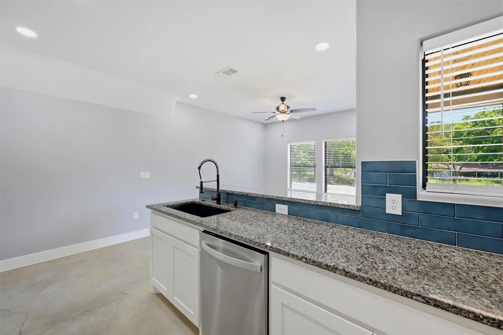 1315 S 5th Avenue Denison, TX 75021