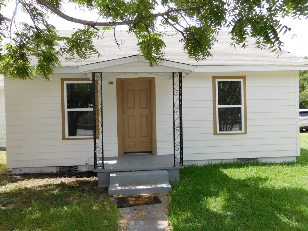 407 NE 4th Street Hubbard, TX 76648