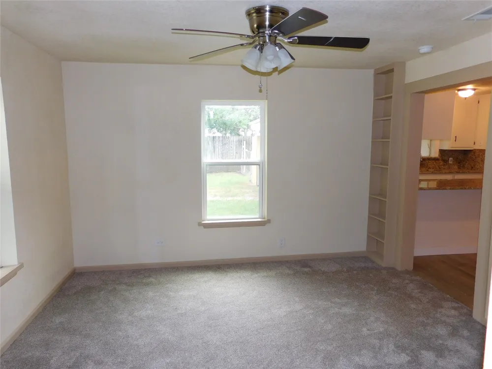 407 NE 4th Street Hubbard, TX 76648