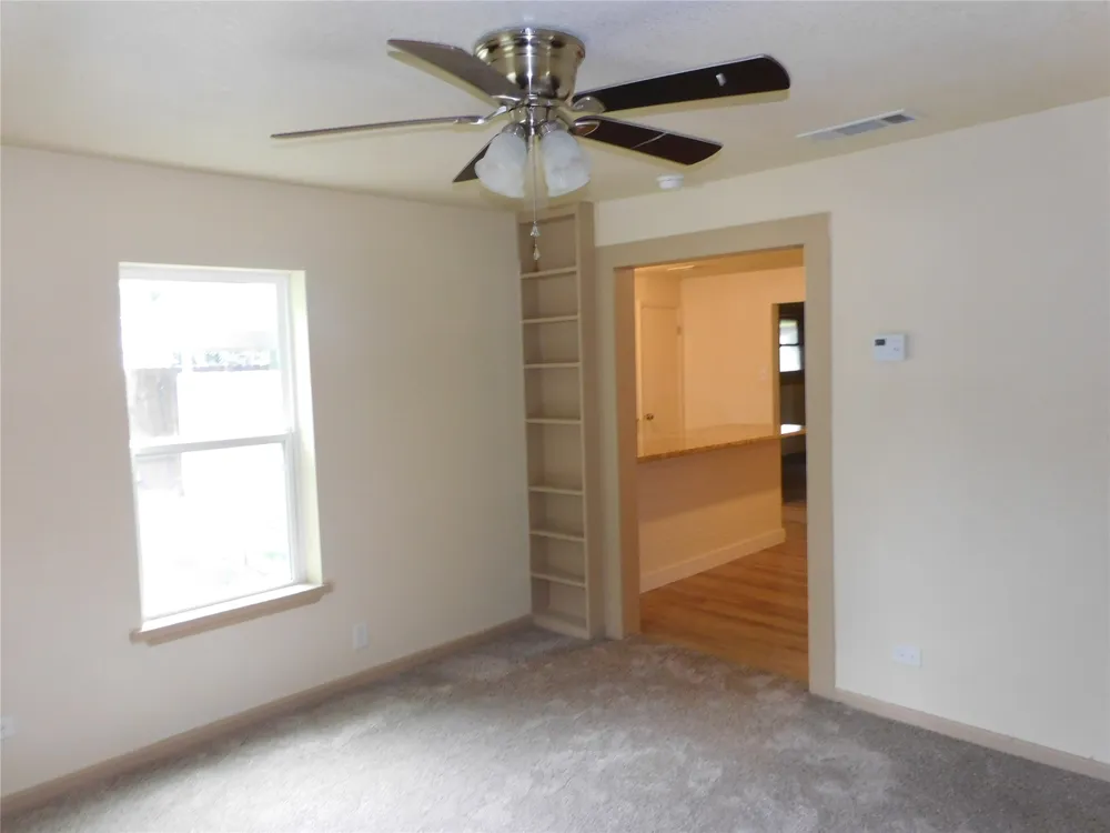 407 NE 4th Street Hubbard, TX 76648