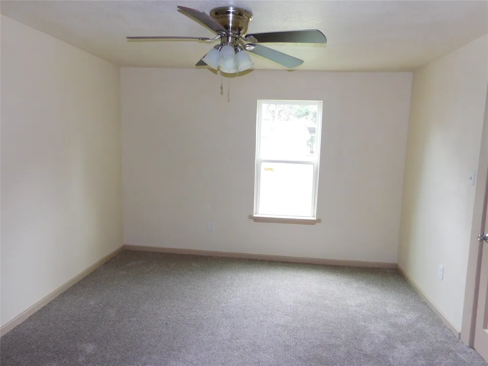 407 NE 4th Street Hubbard, TX 76648