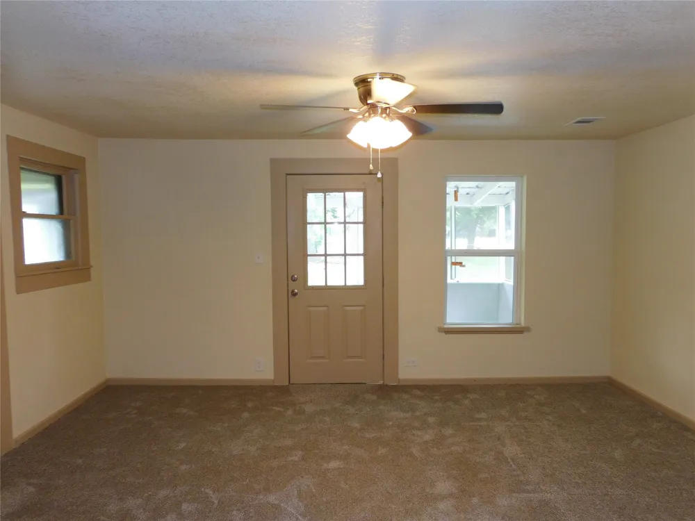 407 NE 4th Street Hubbard, TX 76648