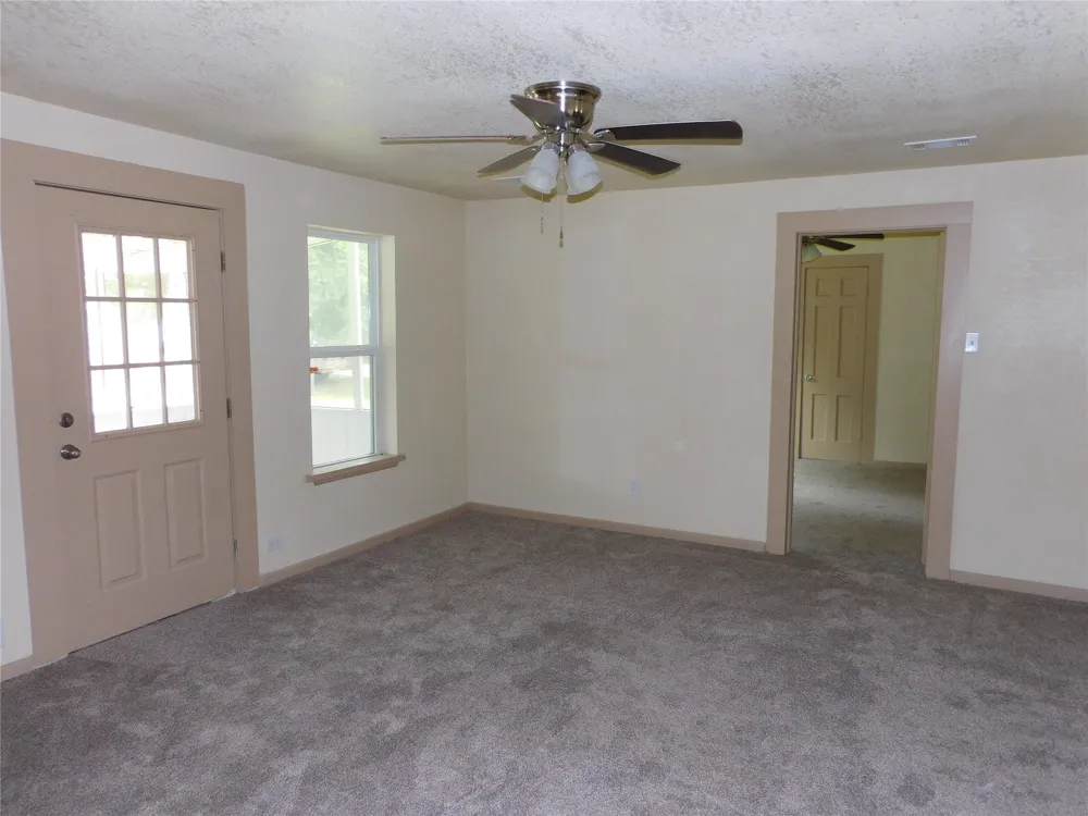 407 NE 4th Street Hubbard, TX 76648