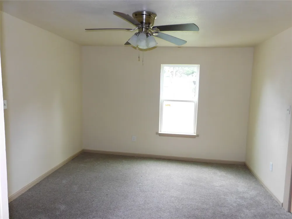 407 NE 4th Street Hubbard, TX 76648