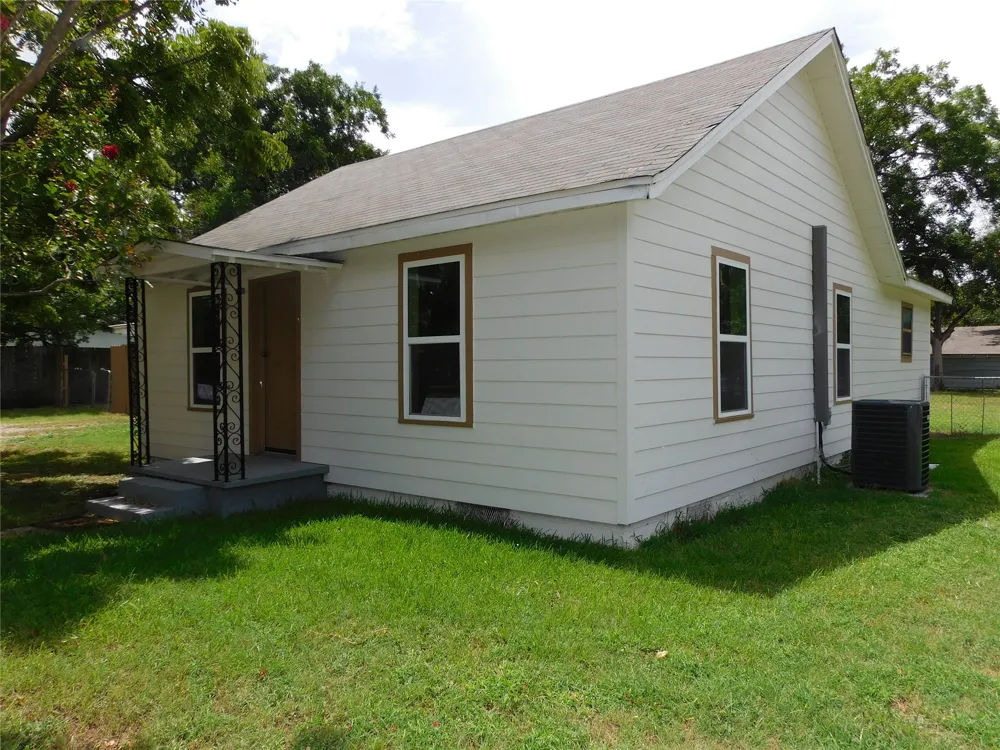 407 NE 4th Street Hubbard, TX 76648