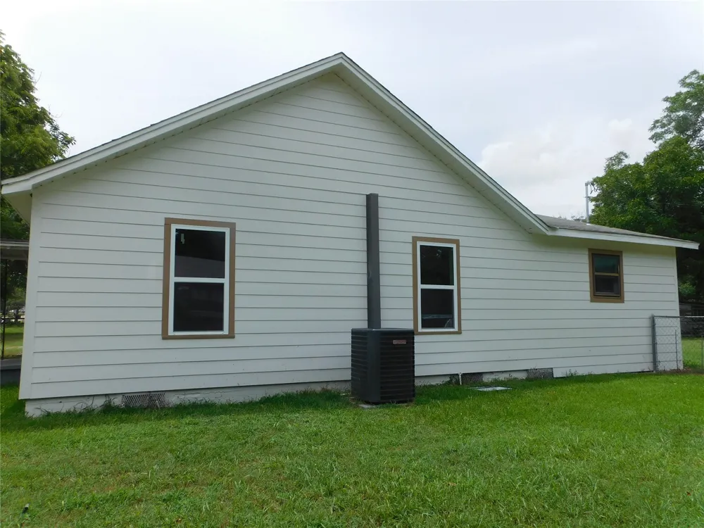 407 NE 4th Street Hubbard, TX 76648