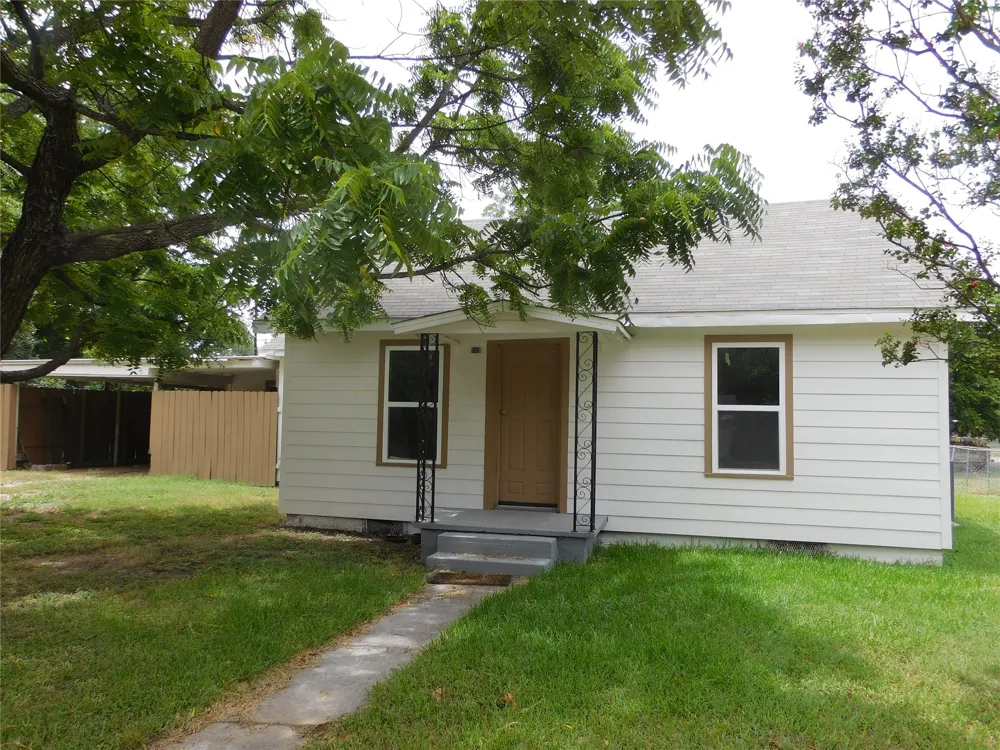 407 NE 4th Street Hubbard, TX 76648
