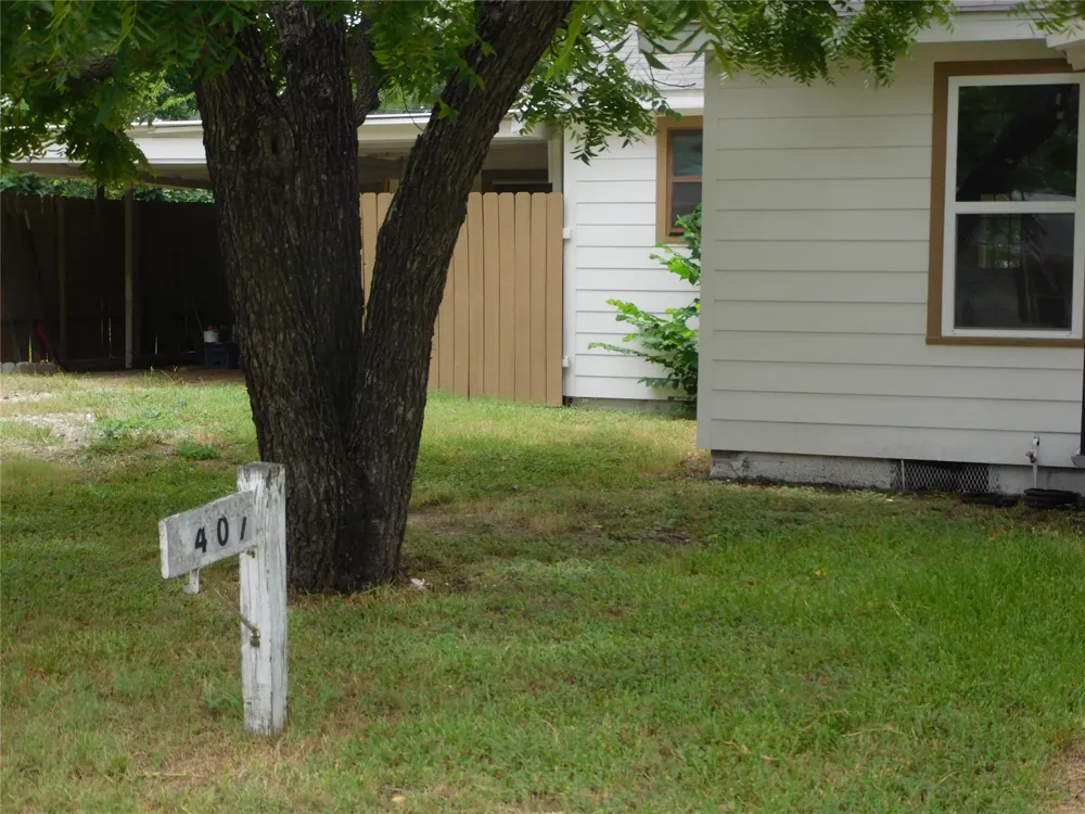 407 NE 4th Street Hubbard, TX 76648