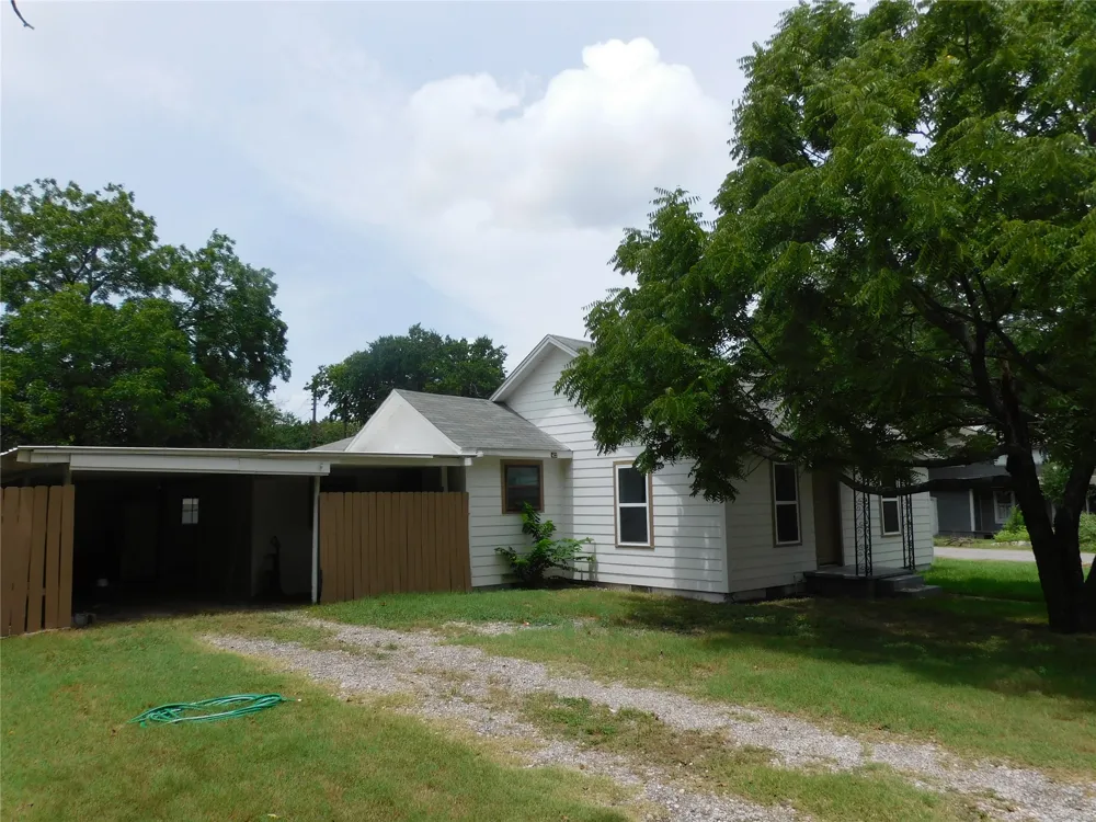 407 NE 4th Street Hubbard, TX 76648