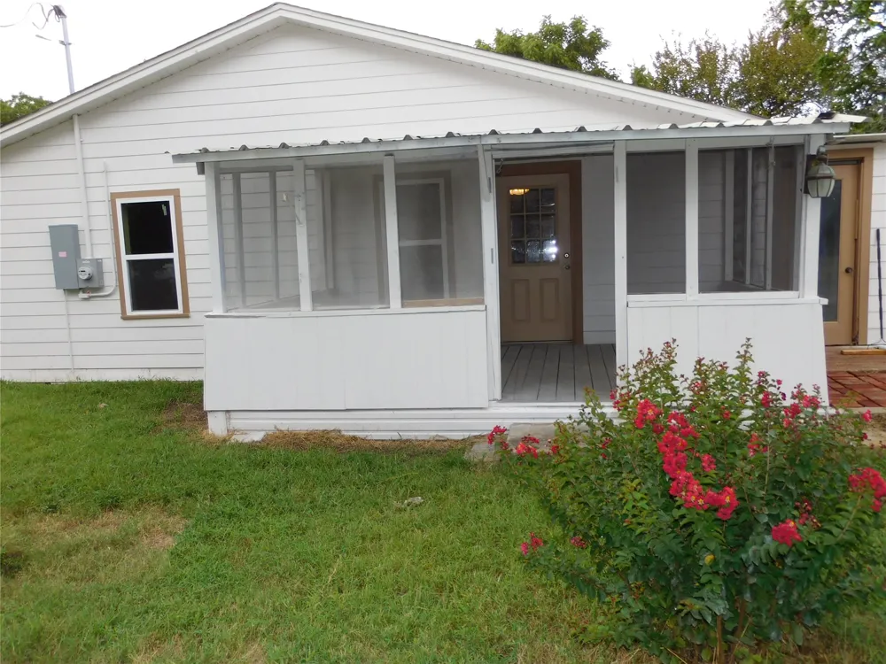 407 NE 4th Street Hubbard, TX 76648