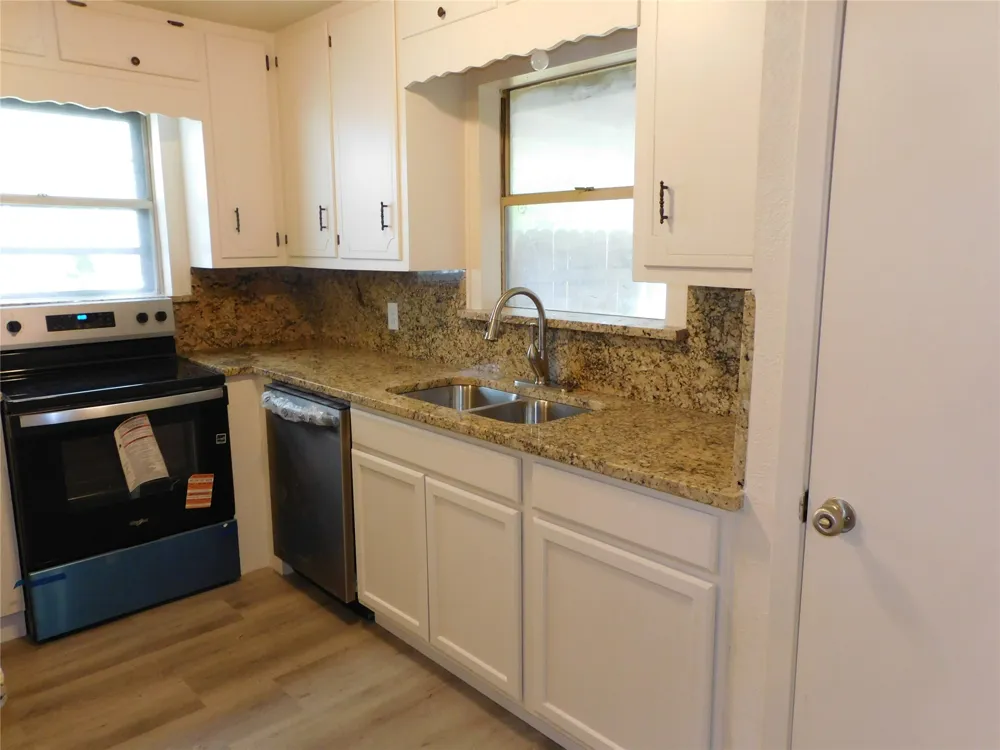 407 NE 4th Street Hubbard, TX 76648
