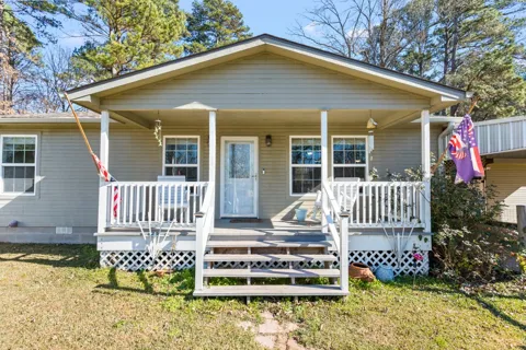 661 Crestwood Drive