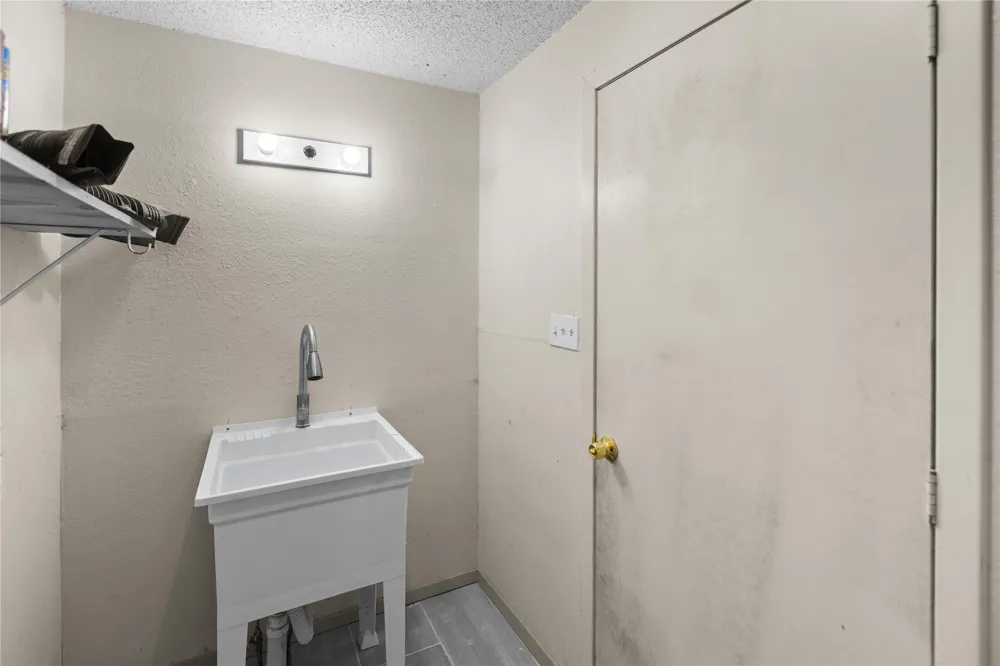 1939 E Texas Street Denison, TX 75021