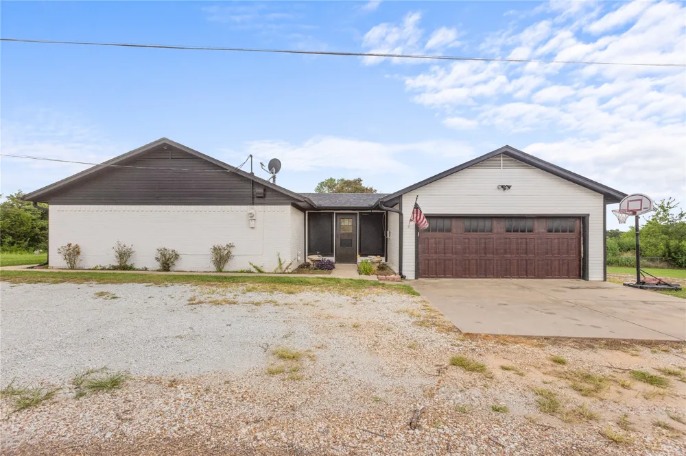 1939 E Texas Street Denison, TX 75021