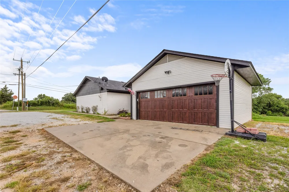 1939 E Texas Street Denison, TX 75021