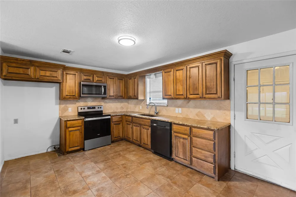 1939 E Texas Street Denison, TX 75021