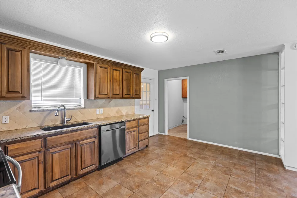 1939 E Texas Street Denison, TX 75021