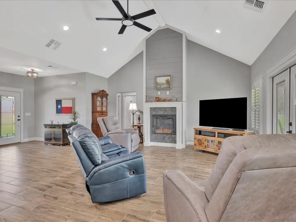 1105 Cc Road Diboll, TX 75941