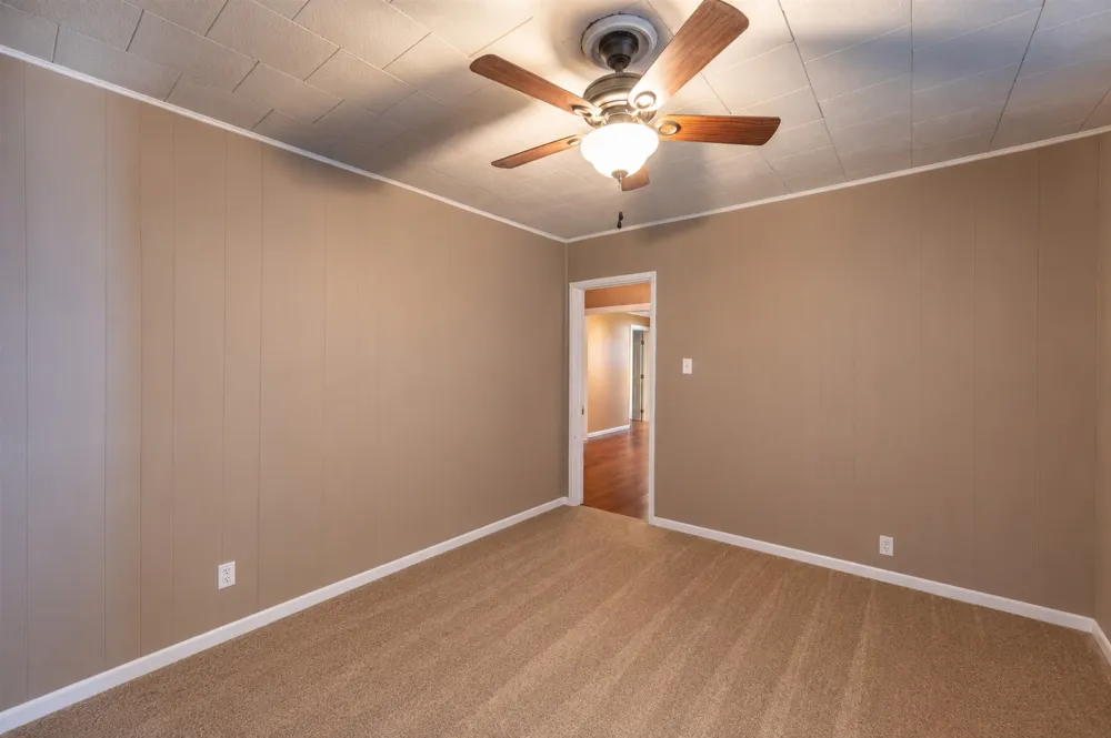 909 Main Street Ector, TX 75439