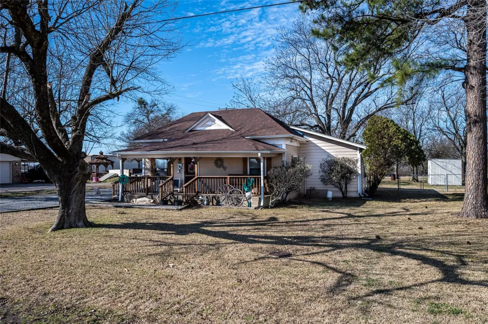 909 Main Street Ector, TX 75439