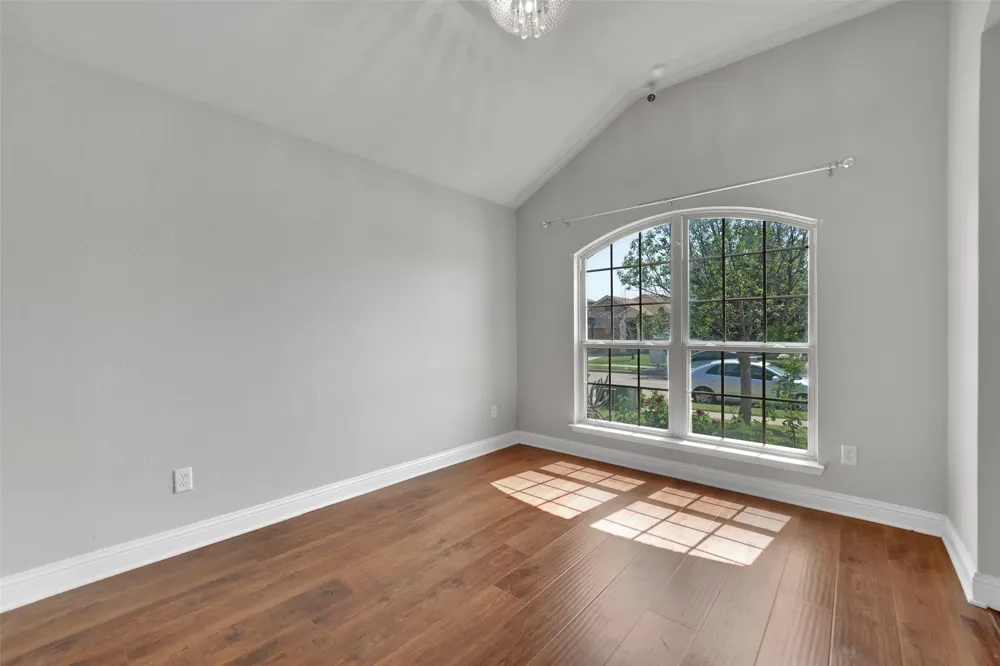 5205 Mirror Lake Drive Haltom City, TX 76117