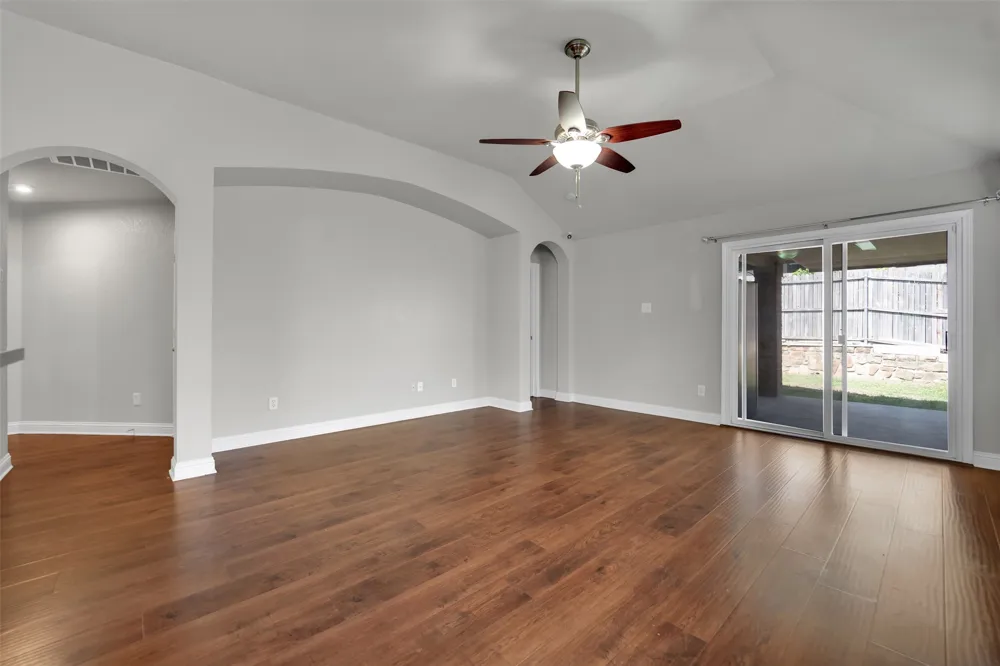5205 Mirror Lake Drive Haltom City, TX 76117