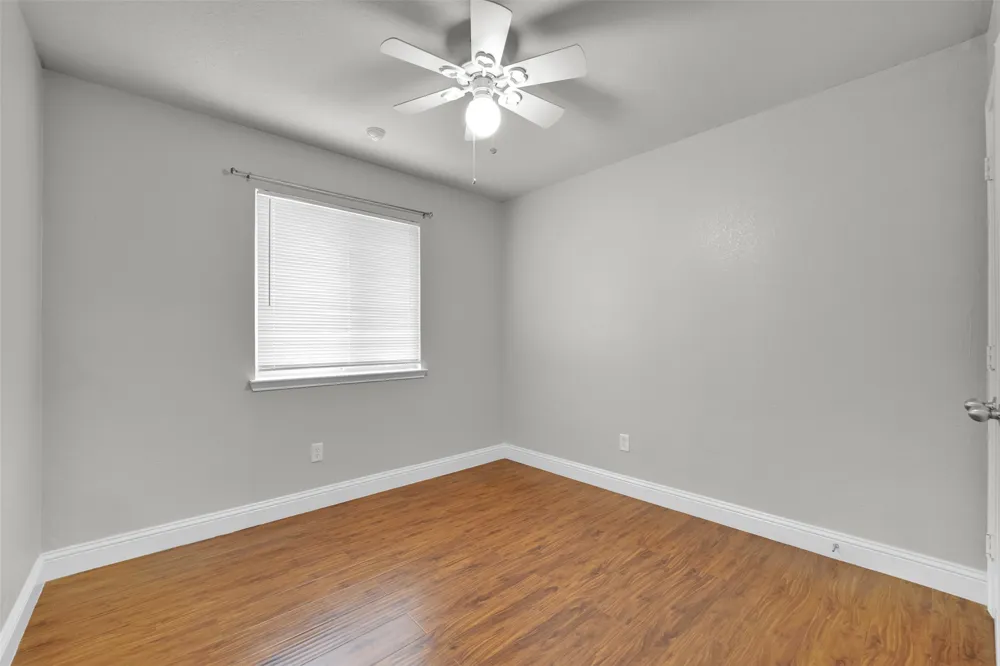 5205 Mirror Lake Drive Haltom City, TX 76117