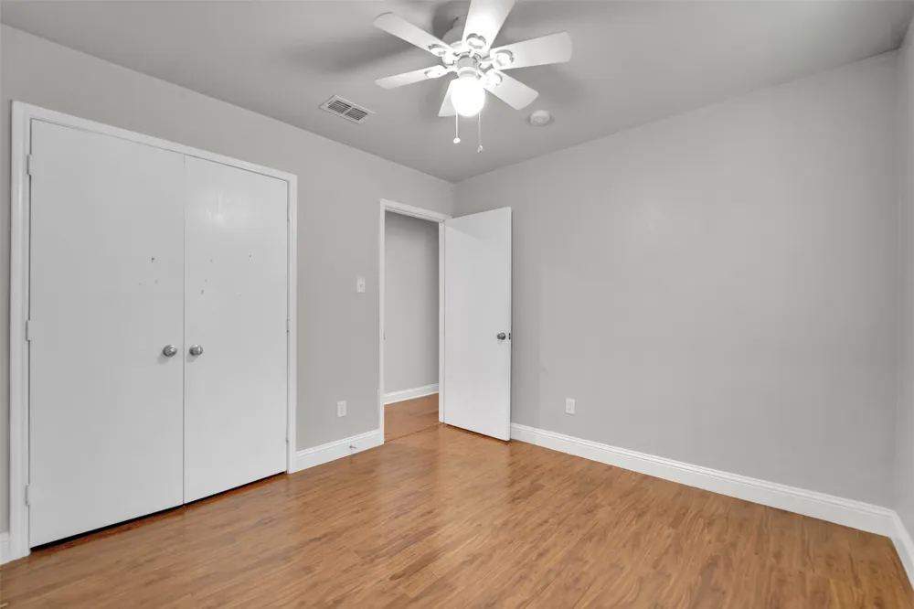 5205 Mirror Lake Drive Haltom City, TX 76117