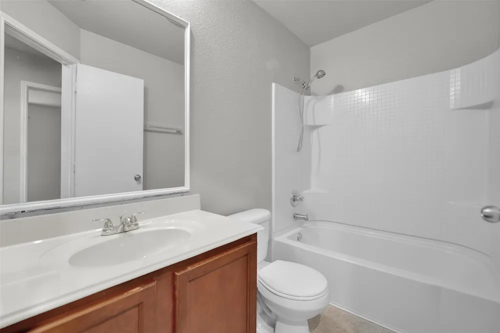 5205 Mirror Lake Drive Haltom City, TX 76117