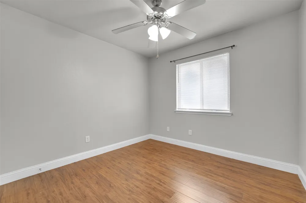 5205 Mirror Lake Drive Haltom City, TX 76117