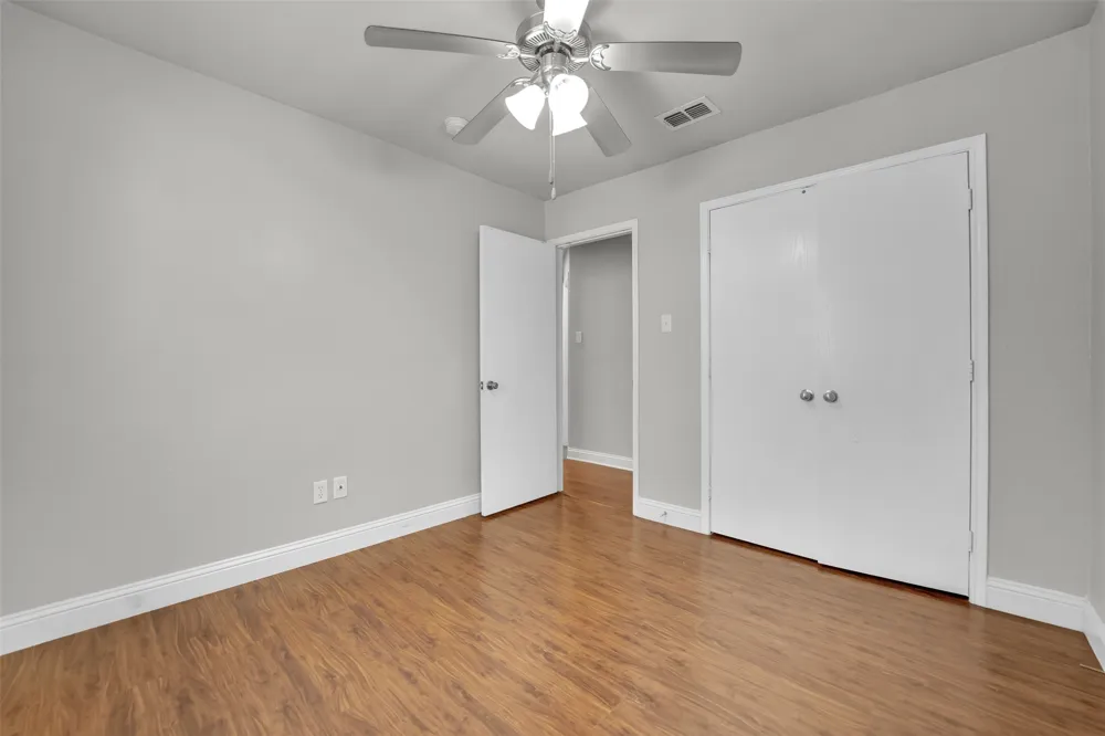 5205 Mirror Lake Drive Haltom City, TX 76117