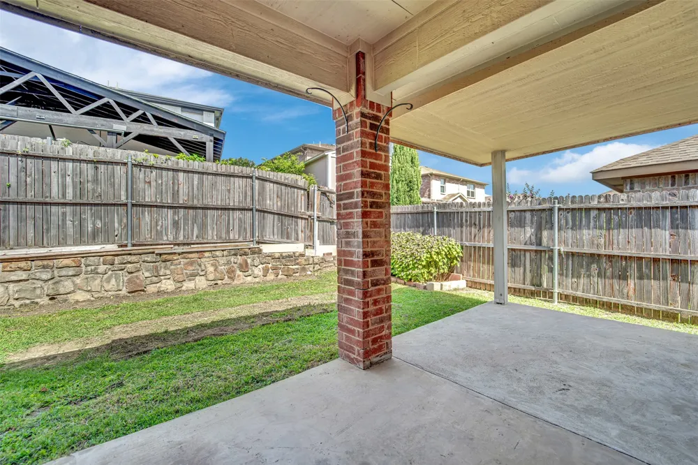 5205 Mirror Lake Drive Haltom City, TX 76117