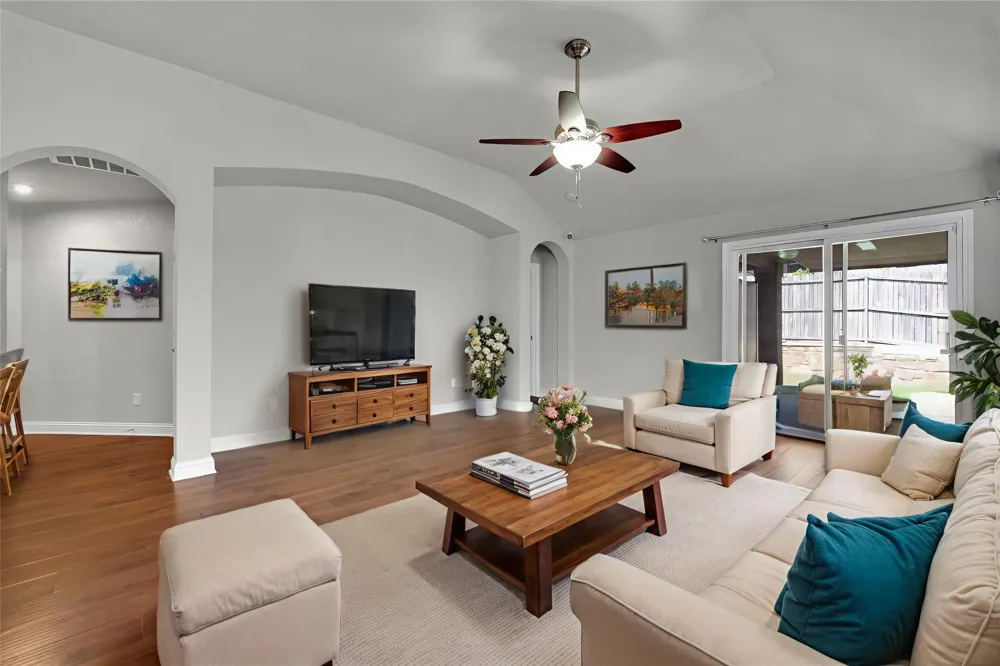 5205 Mirror Lake Drive Haltom City, TX 76117