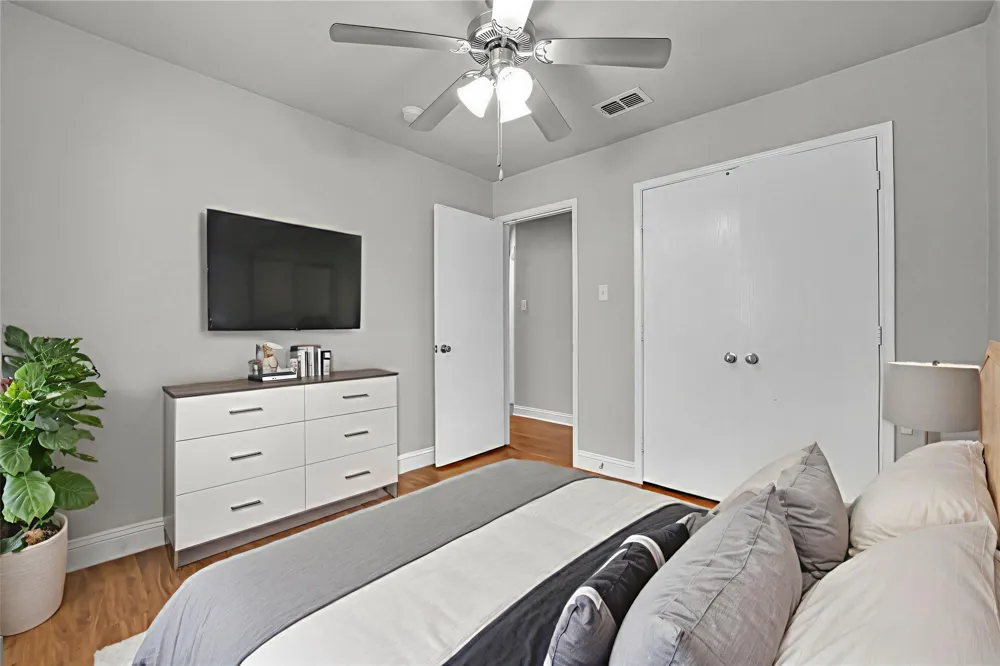 5205 Mirror Lake Drive Haltom City, TX 76117