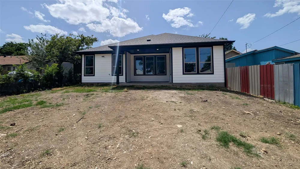 2825 S Grove Street Fort Worth, TX 76104
