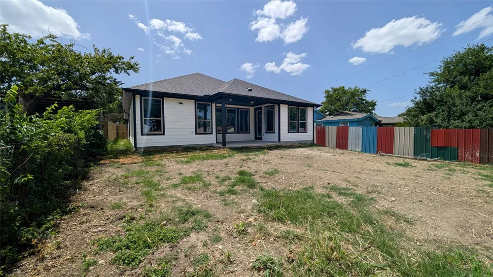 2825 S Grove Street Fort Worth, TX 76104