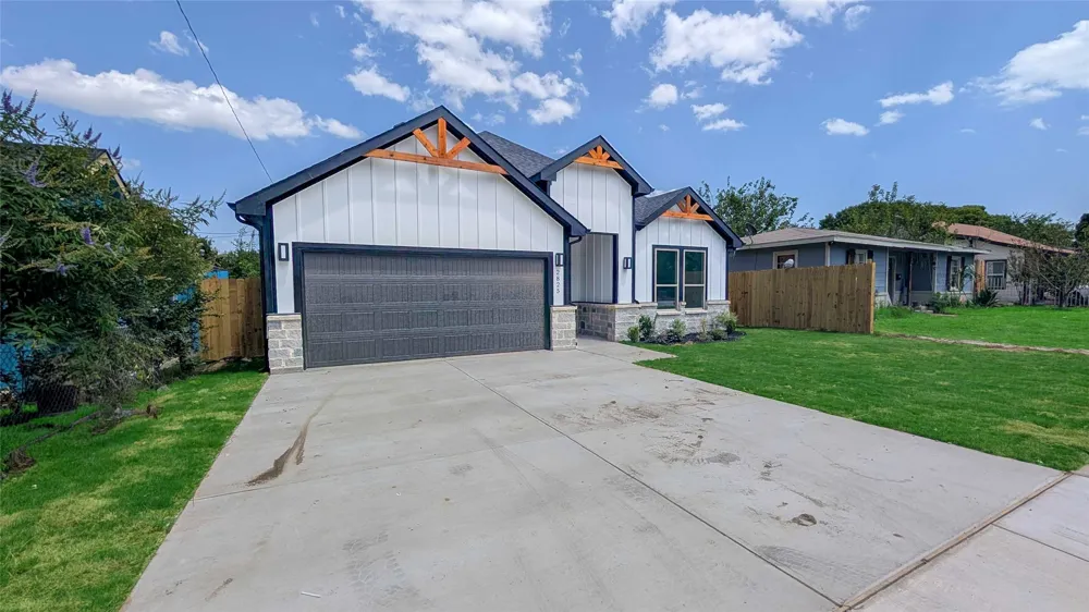 2825 S Grove Street Fort Worth, TX 76104