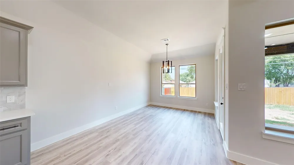 2825 S Grove Street Fort Worth, TX 76104