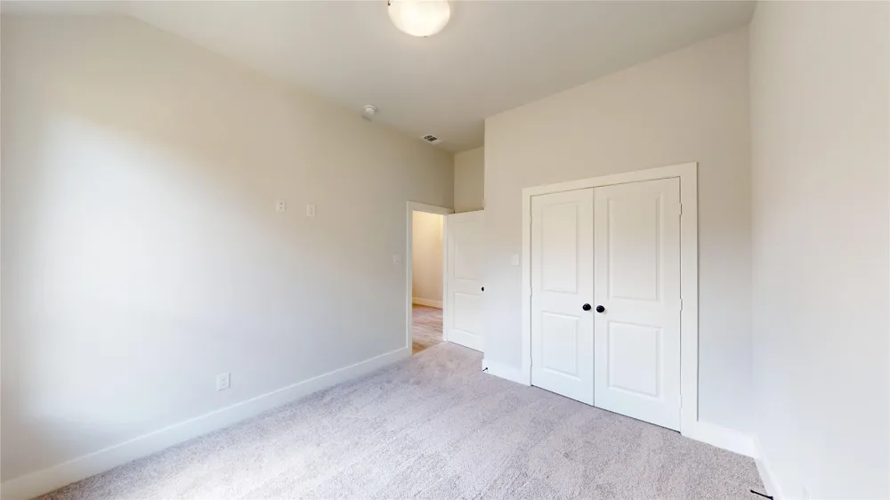 2825 S Grove Street Fort Worth, TX 76104