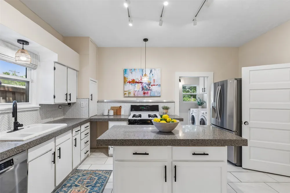 802 Turner Avenue Dallas, TX 75208